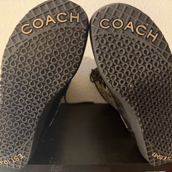 Coach Cream Box with Gold Horse & Carriage Logo